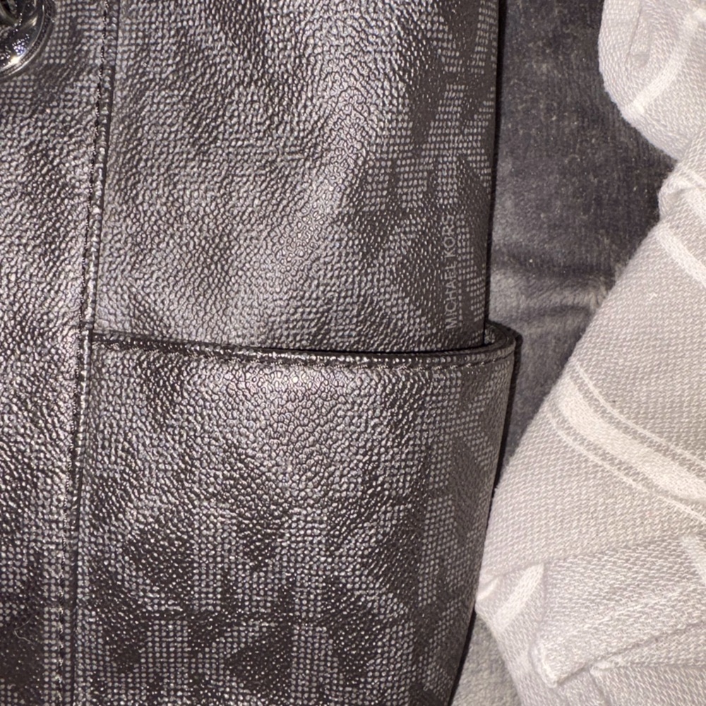 MICHAEL KORS Black Bag with Signature MK Logo - Picture 7 of 14